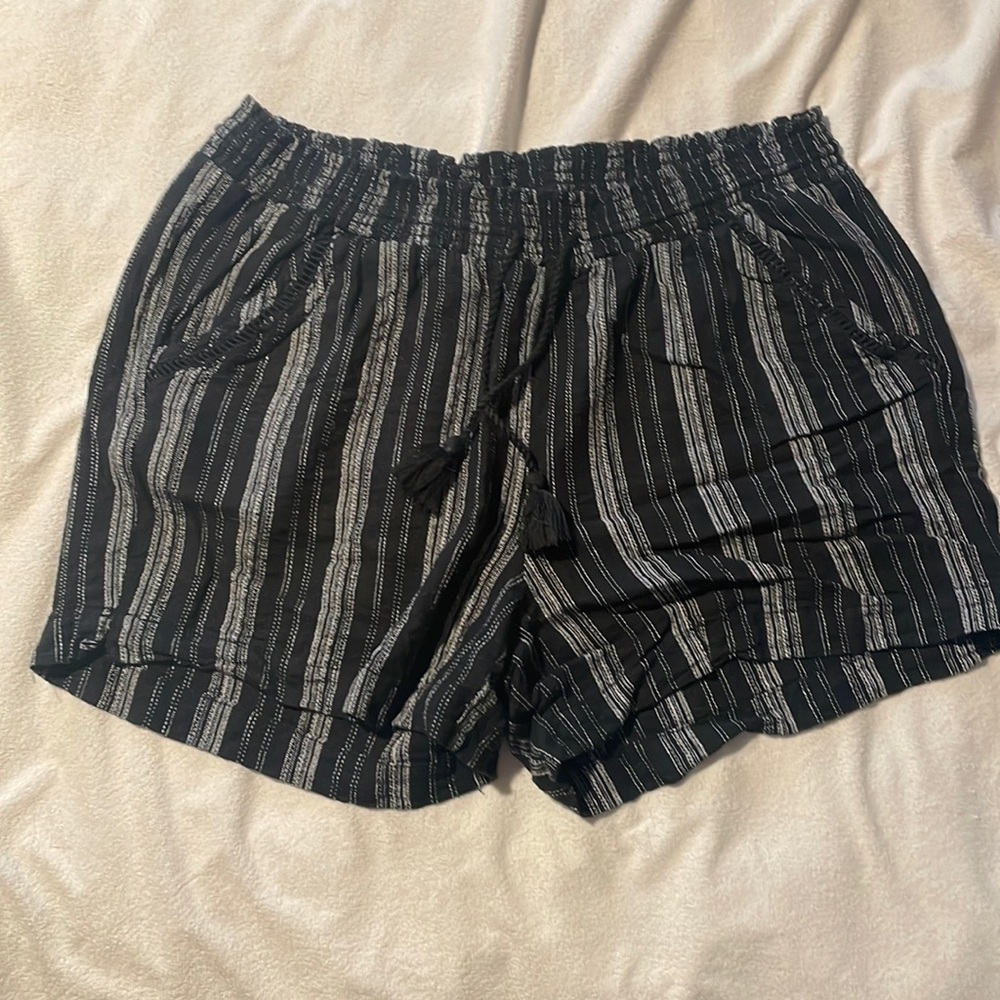 Like new Briggs black and white stripe shorts size XL